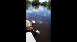 Mississippi tour guide kisses wild alligator