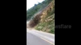Huge landslide blocks road, trapping tourists
