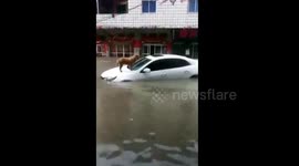 Severe floods cause chaos in southern China