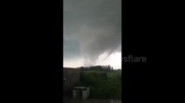 Tornado hits southern China injuring ten