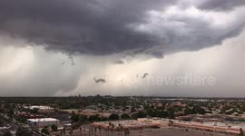 Severe thunderstorms move through Phoenix, Arizona