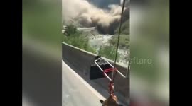 Massive landslide hits Chinese highway