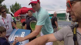YouTuber gets funny signature from Bryan Brother at Rogers Cup