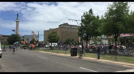 Crowd gathering as construction crew removes confederate Robert E Lee statue