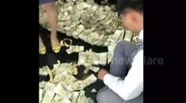 Woman pays for 25-thousand dollar car in cash