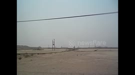 Bahrain. Baréin. Refinerías y extractores de petróleo y gas en el desierto. Gas pumpers & refineries. 2016