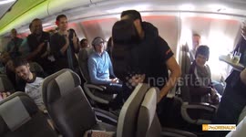 Man proposes to girlfriend of twenty years on flight to Fiji