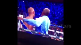 Man steps on remote as referee is about to call Mayweather vs McGregor fight