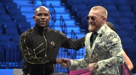 Mayweather - McGregor: The weekend encapsulated by one iconic image