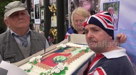 Fans of Princess Diana arrive at Kensington Palace to remember her