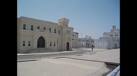Oman. Sohar. Corniche. Souq. Vistas del paseo desierto y el mercado. 2016