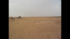 Somalia. Somaliland. Desierto (4) Desert, Camels, nomad families houses narrado. 2016