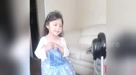 Newsflare Edit - A little princess singing