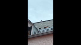 Lady Gaga waving to fans from her roof  https://t.co/4MWzotp9Dk