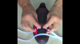 a creative way to shoe shoes