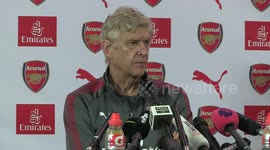 Arsene Wenger hits back at Arsenal legends criticising Mesut Ozil