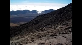 España. Spain. Tenerife. Parque Nacional El Teide. Ascensión. Vistas caldera con nube y lava. Toma II. 2016