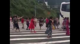 Chinese tourists turn motorway into dancefloor