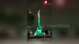 Newsflare Edit - Fuerte temblor en mexico de 8.4 se estremese el angel de independencia