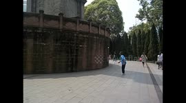 China. Chengdu. People´s Park. Performance (5). Badmington contra pared. 2015