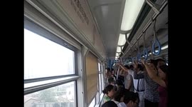 China. Chongqing (1) Views from metro. Vistas desde metro aéreo. 2015