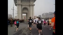 North Korea. Pyongyang. Marathon 5. Arch of triumph. Paso por el arco del triunfo. 2015