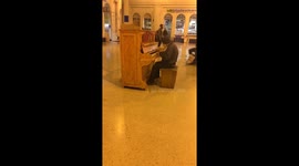 Brighton piano player
