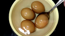 How to peel hard boiled eggs easily and fast