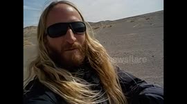 Mongolia. Gobi desert tour. Day 2. (3) Walking searching for water. Caminando en busca de agua. 2015