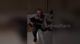 Newsflare Edit - Solo singer