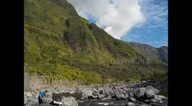 Reunion island. Circos de Mafate y Cilaos. GR. Crossing river. Cruzando río. 2015 (1)