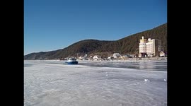 Russia. Baikal lake frozen. Overcraft slidding, skidding and circling. Rusia. Lago Baikal. (4) Overcraft deslizando y dando vueltas. 2015