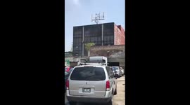 Se derrumba edificio tras fuerte terremoto en mexico