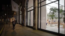 Apple Store Gets Ready For iPhone 8