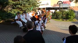 Only falls and horses: Spectacular wedding fail in Slovakia