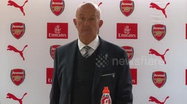 Newsflare Edit - Pulis walks out of press conference in fits of laughter