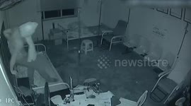 Thief wraps toilet paper around his head to hide his face from CCTV