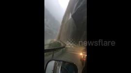 Powerful mudslides block China roads