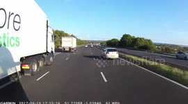 Coach crash avoided on the M40 dash cam