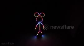 Dad creates digital LED Minnie Mouse costume for daughter