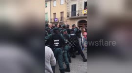 Newsflare Edit - Spanish Guardia Civil charge polling station in Catalan town