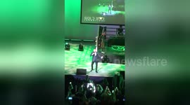 Conor McGregor leads chants of 'Glasgow's green and white'