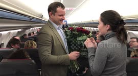 Man proposes during 10-minute window on short-haul flight