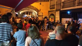 Liverpool bar lisbon - bouncer attacks reveller (fight)
