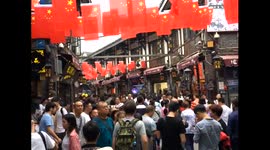 Time-lapse video of crowds in China's tourist attraction