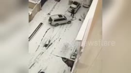 Newsflare Edit - Car crash - snow a-t-il Tehran - 23 November 2016 - 2