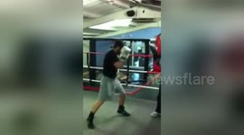 Newsflare Edit - Boxing Gym Uk Pad work with Phil Gill.