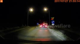 Nowa droga z Azotów Puławy i nakaz jazdy w prawo (Polish drivers do not follow the road signs and break the rules.)