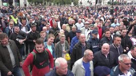 Thousands “Football Lads Alliance” march in London