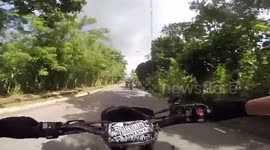 10 Cruzando Rios en Supermoto
